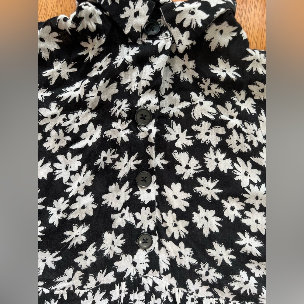 Urban Outfitters Floral dress - Picture 2 of 7